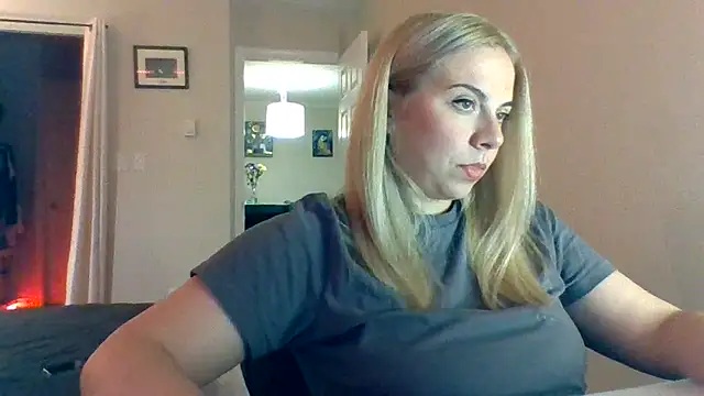 Snapshot of HappyIva chatting on November 2, 2025, 4:06 am HappyIva online show from November 2, 2025, 4:06 am