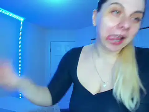 Snapshot of HappyIva chatting on March 2, 2025, 11:41 am HappyIva online show from March 2, 2025, 11:41 am