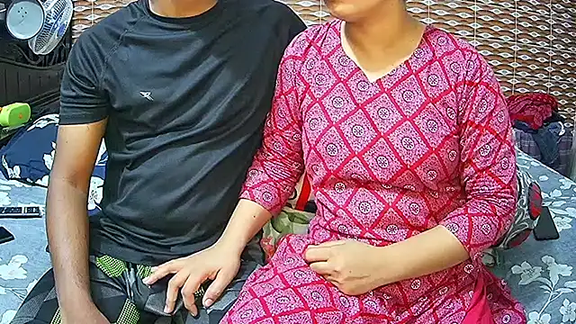 Hot Nila online show from April 28, 2026, 2:38 am