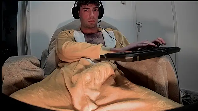 onesieboyx online show from January 11, 2025, 9:25 pm