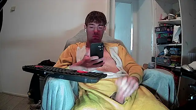 onesieboyx online show from March 26, 2026, 3:54 pm