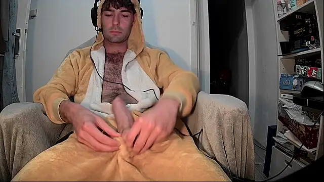 onesieboyx online show from November 13, 2025, 5:50 pm