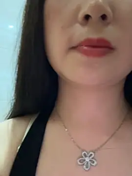 SSSniang- online show from May 4, 2026, 12:52 pm