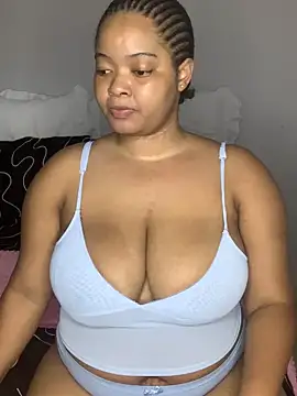 Snapshot of sexytinashe21 chatting on October 17, 2025, 8:32 pm sexytinashe21 online show from October 17, 2025, 8:32 pm