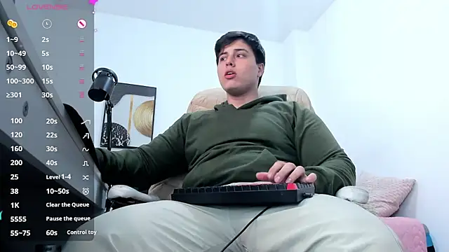 Snapshot of Thom_Ohtani chatting on October 19, 2025, 1:41 am Thom Ohtani online show from October 19, 2025, 1:41 am