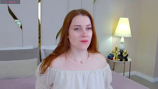 EllieGarson online show from October 18, 2025, 5:04 pm