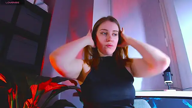 EllieGarson online show from April 22, 2026, 5:42 pm