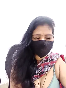 Snapshot of Lucky-Deepthi chatting on May 11, 2026, 11:24 pm Lucky-Deepthi online show from May 11, 2026, 11:24 pm