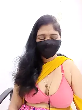 Snapshot of Lucky-Deepthi chatting on May 12, 2026, 9:32 pm Lucky-Deepthi online show from May 12, 2026, 9:32 pm