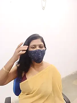 Snapshot of Lucky-Deepthi chatting on February 28, 2025, 10:28 pm Lucky-Deepthi online show from February 28, 2025, 10:28 pm