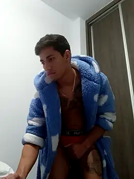 Snapshot of Mikeherz777 chatting on February 25, 2025, 4:35 pm Mikeherz777 online show from February 25, 2025, 4:35 pm