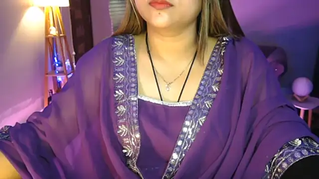 Snapshot of Mitikaa chatting on June 16, 2026, 2:06 pm Mitikaa online show from June 16, 2026, 2:06 pm