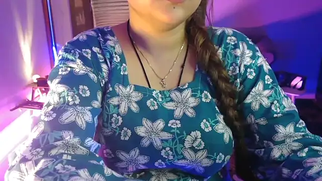 Snapshot of Mitikaa chatting on June 4, 2026, 3:55 am Mitikaa online show from June 4, 2026, 3:55 am