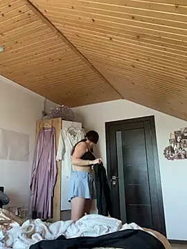 mewKate online show from May 6, 2026, 4:22 pm