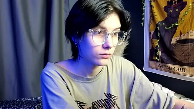 Snapshot of Hyeon_Jin chatting on February 2, 2025, 8:41 pm Hyeon Jin online show from February 2, 2025, 8:41 pm