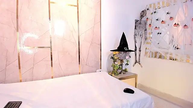 Snapshot of TylerBloom chatting on October 27, 2025, 1:23 pm TylerBloom online show from October 27, 2025, 1:23 pm