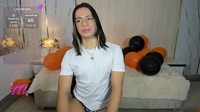 Snapshot of TylerBloom chatting on June 9, 2026, 12:50 pm TylerBloom online show from June 9, 2026, 12:50 pm