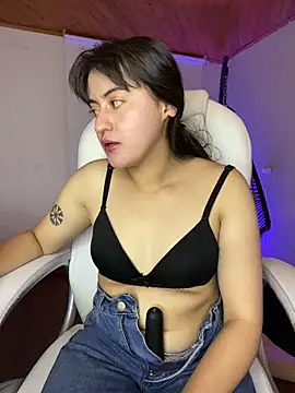 Camila pinkk online show from November 4, 2025, 4:44 pm