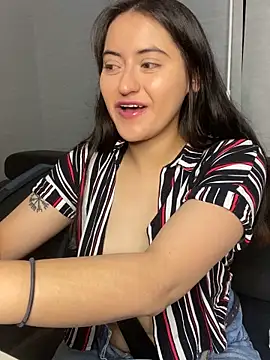 Camila pinkk online show from October 12, 2025, 3:24 pm