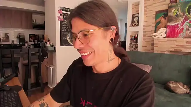 Snapshot of shamelesss_ chatting on October 6, 2025, 7:47 pm shamelesss online show from October 6, 2025, 7:47 pm