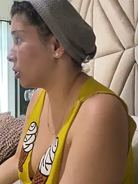 Snapshot of MilaRux chatting on November 7, 2025, 7:29 pm MilaRux online show from November 7, 2025, 7:29 pm