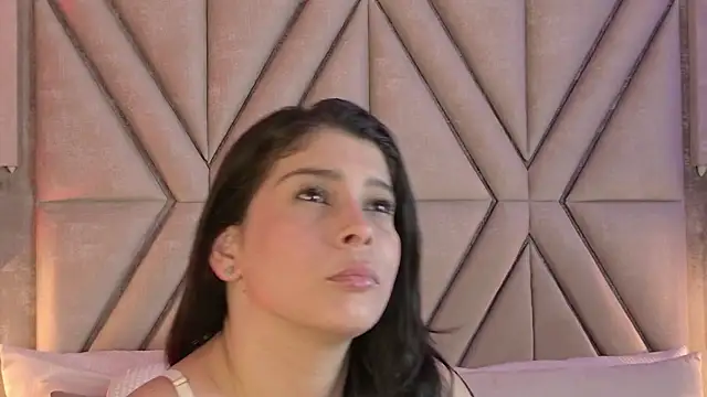 Snapshot of MilaRux chatting on November 13, 2025, 4:55 pm MilaRux online show from November 13, 2025, 4:55 pm