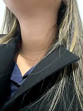 LuizaDiaz online show from October 23, 2025, 8:40 pm