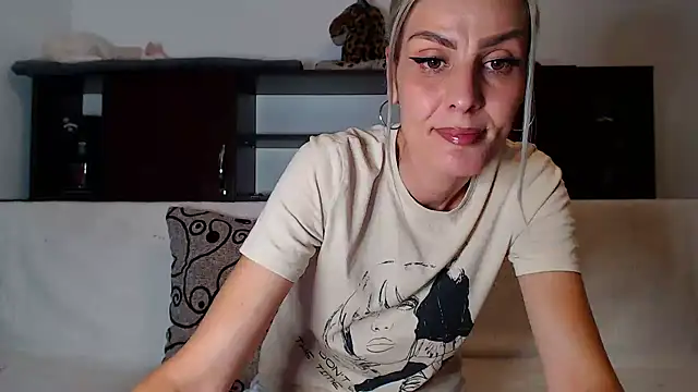 AshlineKatte online show from November 15, 2025, 4:55 pm