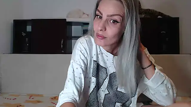 AshlineKatte online show from October 22, 2025, 5:01 pm