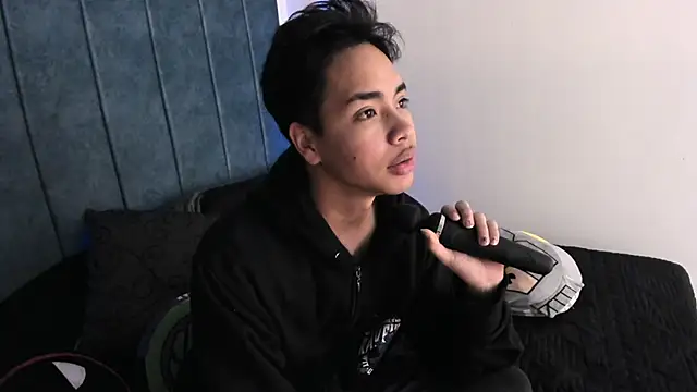 Snapshot of AlecLightwood_ chatting on January 5, 2025, 9:36 pm AlecLightwood online show from January 5, 2025, 9:36 pm