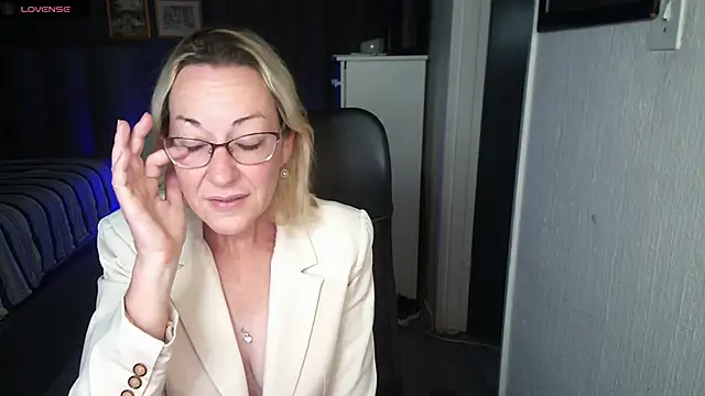 Snapshot of boeslaboes1 chatting on October 11, 2025, 2:12 am boeslaboes1 online show from October 11, 2025, 2:12 am