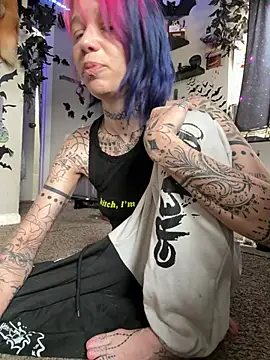 Snapshot of trashbrat chatting on May 31, 2026, 7:58 pm trashbrat online show from May 31, 2026, 7:58 pm
