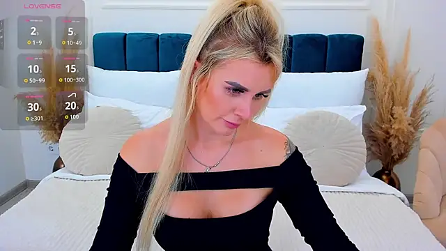 Snapshot of LiluDav chatting on December 4, 2025, 1:32 pm LiluDav online show from December 4, 2025, 1:32 pm