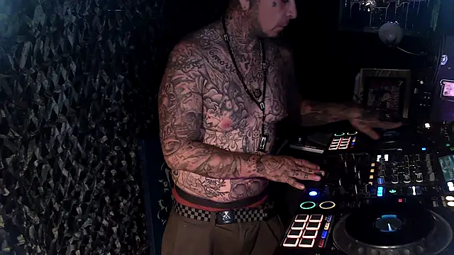 justthetip4209 online show from April 25, 2026, 12:02 am