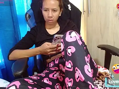 Danielagomez33 online show from February 8, 2026, 1:42 pm