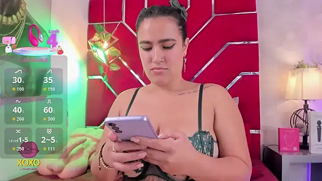 Snapshot of VeronicaOlson_ chatting on November 29, 2025, 4:12 am VeronicaOlson online show from November 29, 2025, 4:12 am