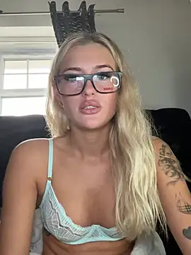 Snapshot of PrettyPrincess69x chatting on January 13, 2025, 12:02 pm PrettyPrincess69x online show from January 13, 2025, 12:02 pm