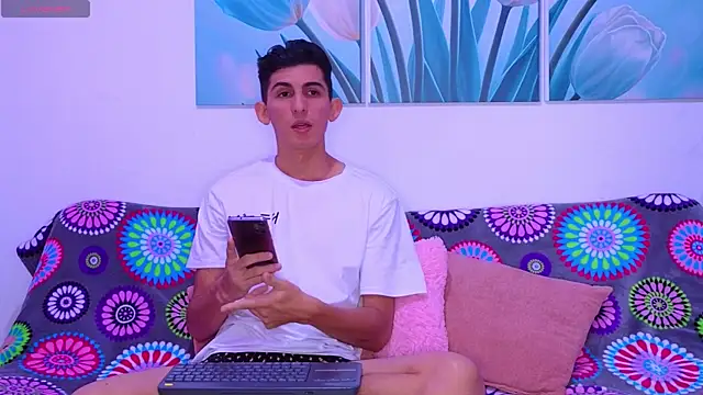 Snapshot of Ana_and_Leo chatting on December 17, 2025, 2:55 pm Ana and Leo online show from December 17, 2025, 2:55 pm