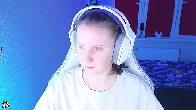 Snapshot of mon_lola chatting on October 10, 2025, 4:30 pm mon lola online show from October 10, 2025, 4:30 pm