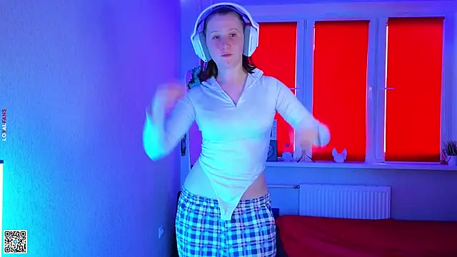 Snapshot of mon_lola chatting on November 11, 2025, 6:52 am mon lola online show from November 11, 2025, 6:52 am