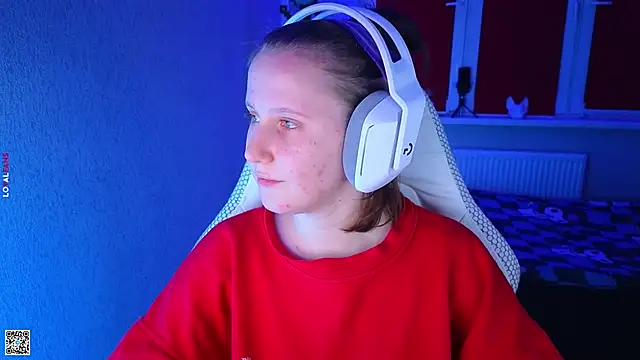 Snapshot of mon_lola chatting on October 14, 2025, 3:23 pm mon lola online show from October 14, 2025, 3:23 pm