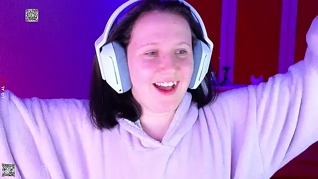 Snapshot of mon_lola chatting on December 13, 2025, 8:04 pm mon lola online show from December 13, 2025, 8:04 pm