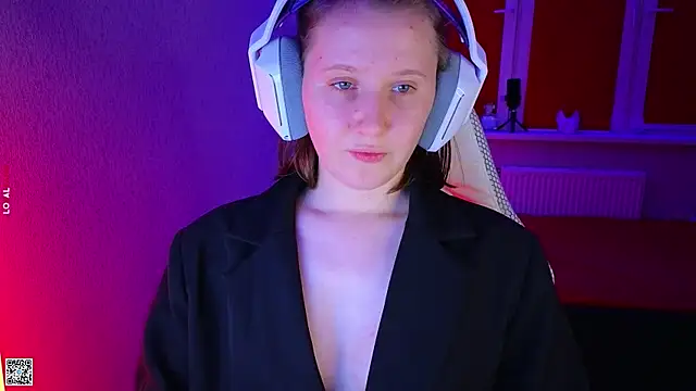 Snapshot of mon_lola chatting on October 27, 2025, 5:14 pm mon lola online show from October 27, 2025, 5:14 pm