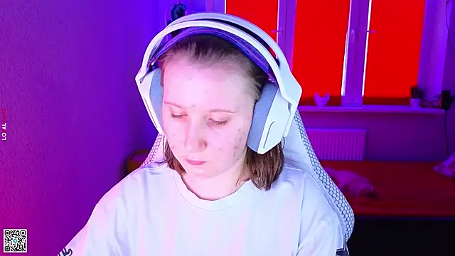 Snapshot of mon_lola chatting on November 24, 2025, 12:38 pm mon lola online show from November 24, 2025, 12:38 pm