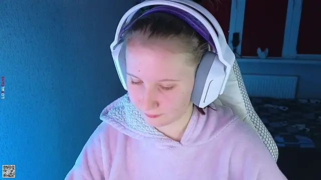 Snapshot of mon_lola chatting on October 16, 2025, 3:20 pm mon lola online show from October 16, 2025, 3:20 pm