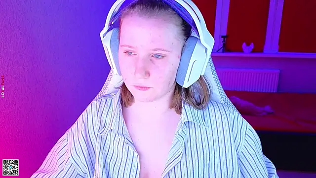 Snapshot of mon_lola chatting on November 22, 2025, 2:27 pm mon lola online show from November 22, 2025, 2:27 pm