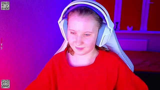 Snapshot of mon_lola chatting on December 2, 2025, 5:03 pm mon lola online show from December 2, 2025, 5:03 pm