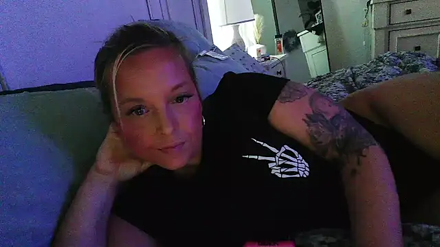JennaLynn785 online show from September 15, 2025, 3:34 pm
