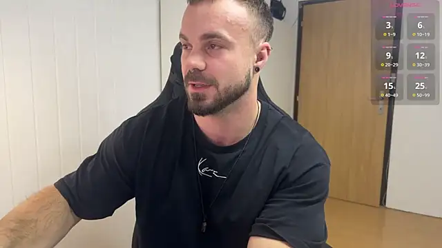 wannaseeyoursmile online show from October 27, 2025, 11:22 am