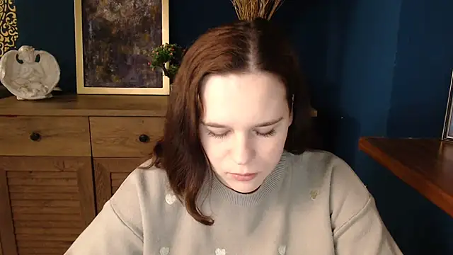 mini girly online show from December 18, 2025, 2:10 pm